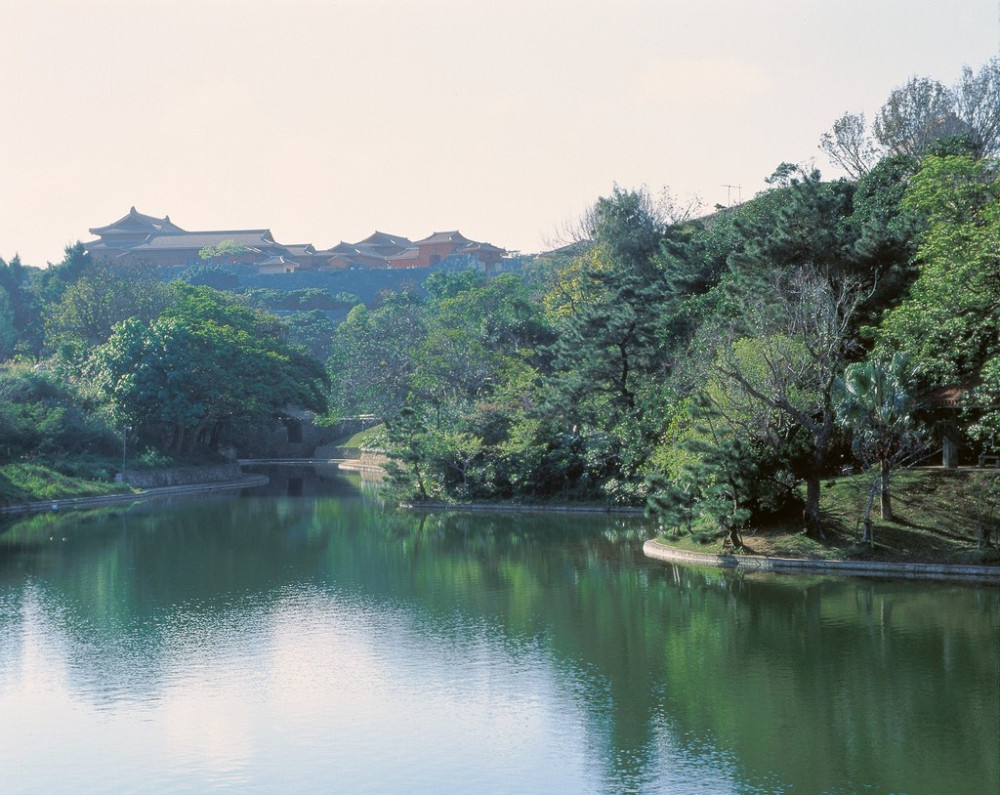 龍潭(県指定史跡)