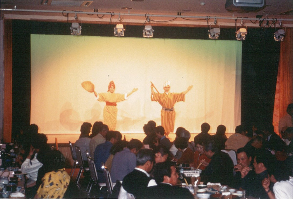 「八重山の唄と踊り－舞踊ショー」を毎日開催