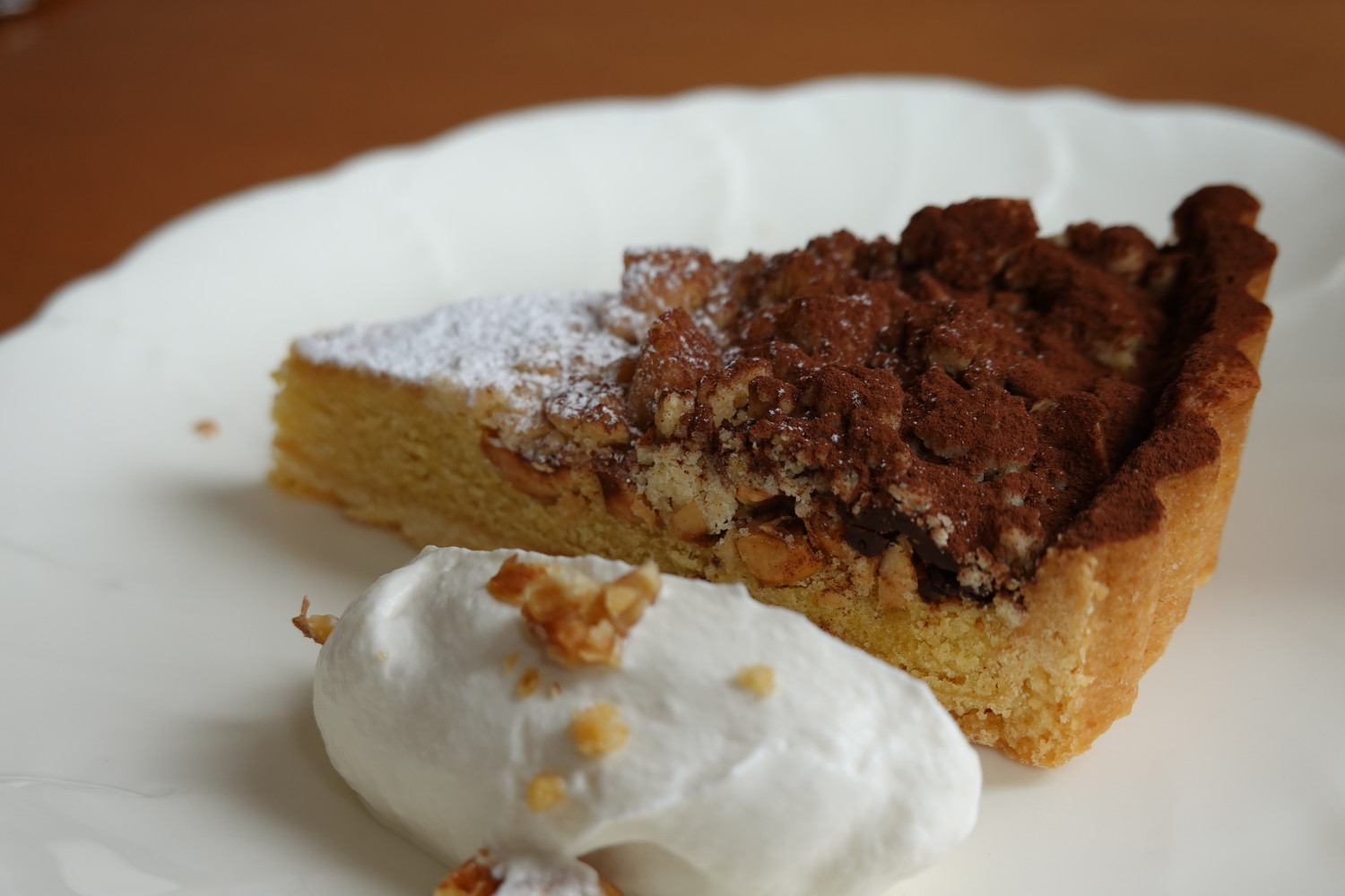 ヘーゼルナッツとチョコの焼きタルト