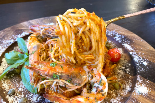 今日のランチは、宜野座車エビトマトパスタ!