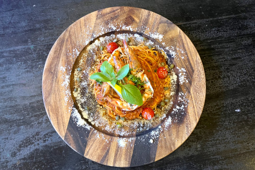 今日のランチは、宜野座車エビトマトパスタ!