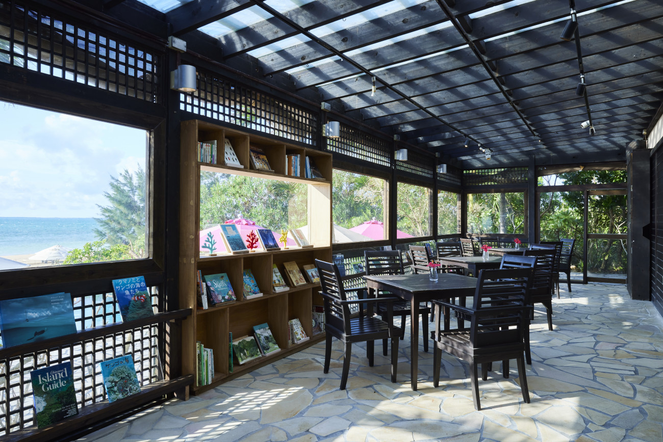 星野リゾート リゾナーレ小浜島のBOOKS&CAFE