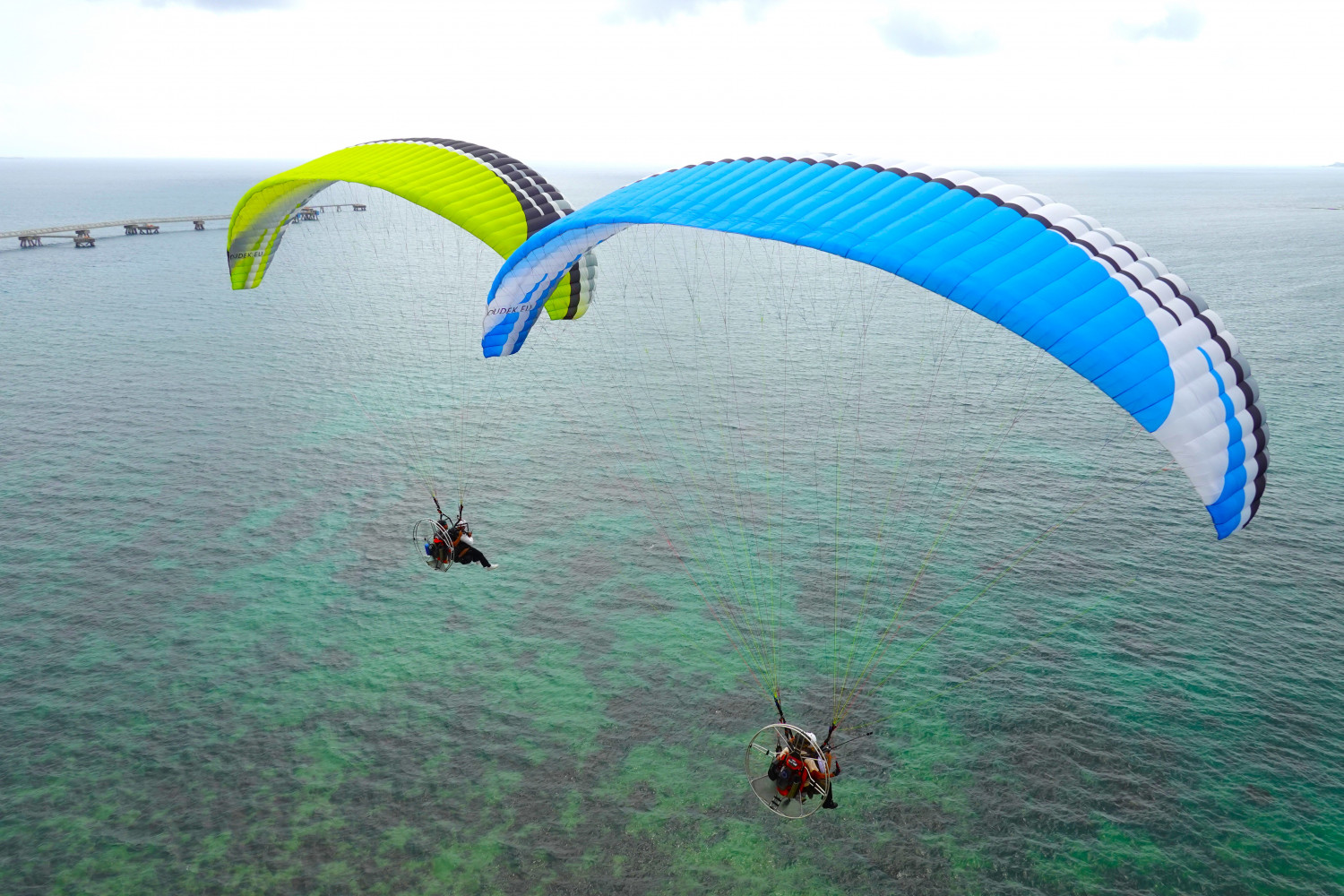 両手が使えるので上空ではこんな写真が撮れます