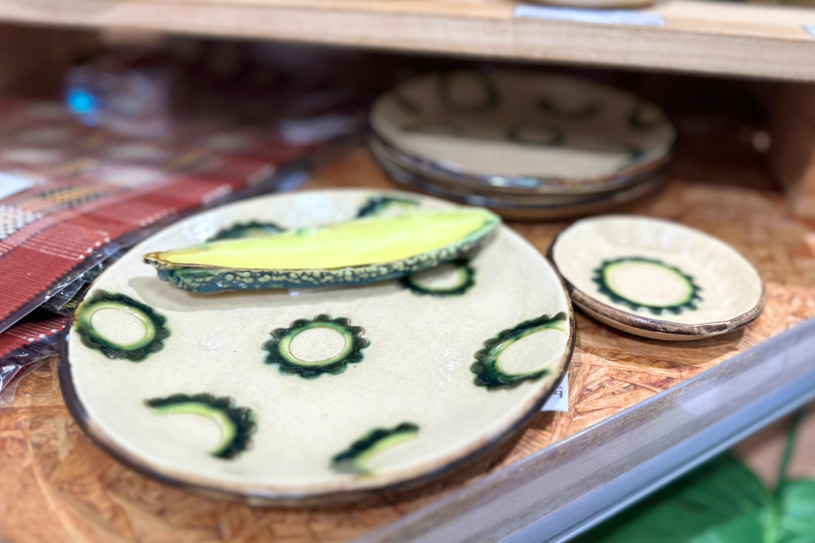 ゴーヤーがキュートなやちむん(焼き物)