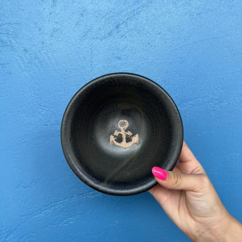 かき氷を食べきると、器の底に可愛い絵柄が・・・イカリの絵柄は2個しかなく、見れたらその日はラッキー☆