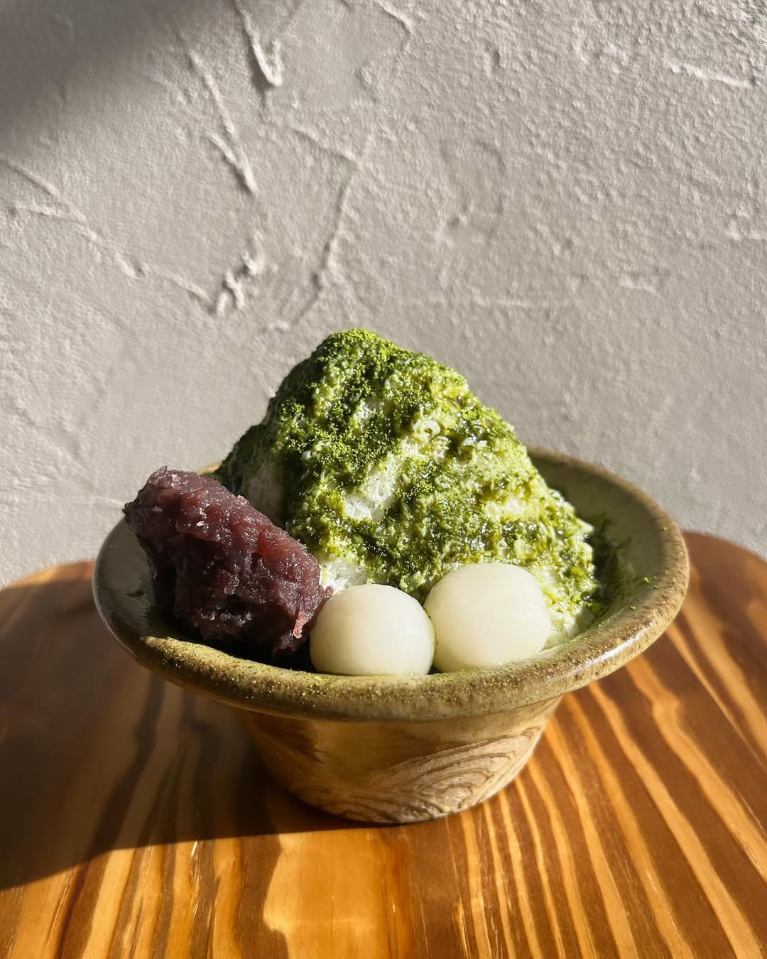 ホットさんぴん茶と一緒に頂くのがおすすめ 「抹茶のかき氷」