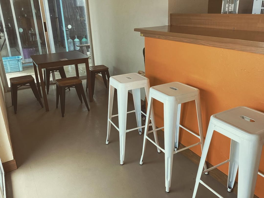 カウンター席ではかき氷を作っている様子が見られます