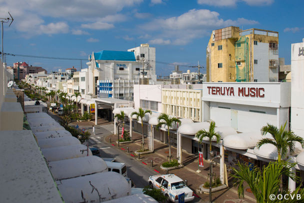 沖縄市でオシャレな宿を探すならトリップショットホテルズ コザ マハエの沖縄ダイアリー